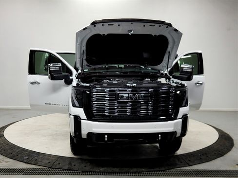 Used 2025 GMC Sierra 2500 Denali Ultimate w/ Max Trailering Package image 10