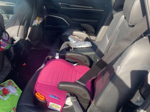 Used 2023 Kia Telluride LX image 5