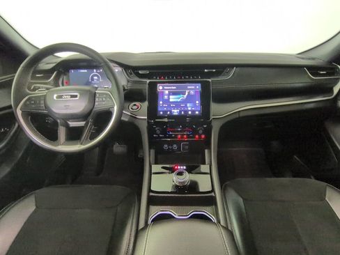 Certified 2025 Jeep Grand Cherokee Altitude AWD/4WD image 16