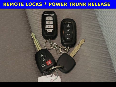 Used 2015 Toyota Corolla LE image 4