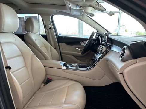 Used 2019 Mercedes-Benz GLC 300 w/ Premium Package image 21