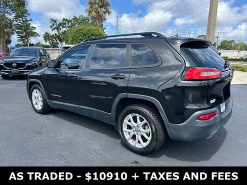 Used 2016 Jeep Cherokee Sport FWD image 4