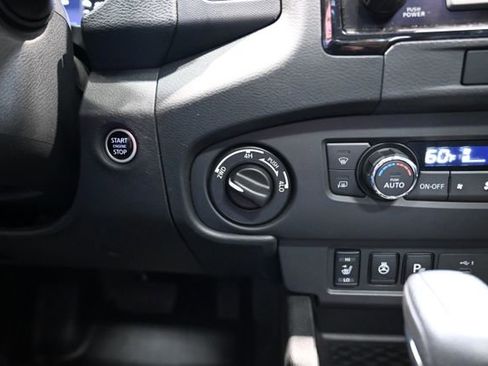 Used 2023 Nissan Frontier SV w/ SV Premium Package image 19