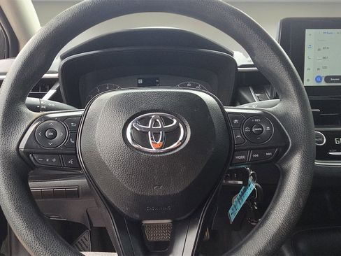 Used 2025 Toyota Corolla LE image 12