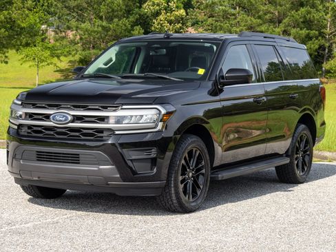 Used 2024 Ford Expedition XLT RWD image 3