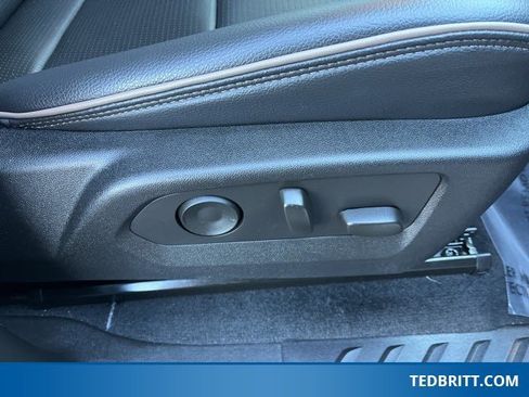 Used 2023 GMC Canyon Denali image 23