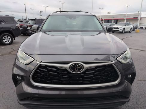 Used 2022 Toyota Highlander XLE AWD/4WD image 8