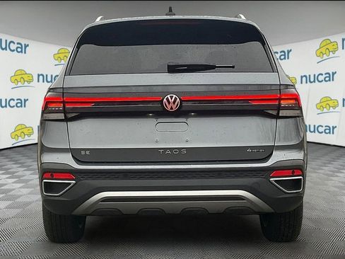 Used 2025 Volkswagen Taos SE w/ Panoramic Sunroof Package AWD/4WD image 5