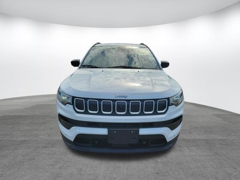 Used 2022 Jeep Compass Latitude w/ Convenience Group FWD image 2