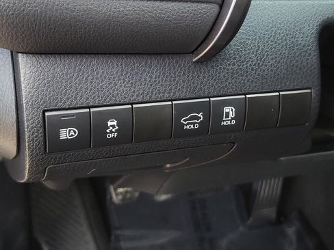 Used 2020 Toyota Camry SE FWD image 19