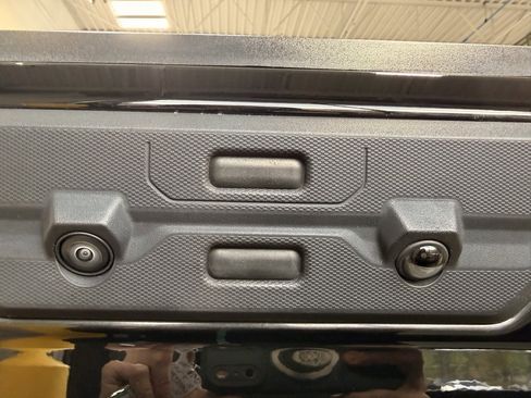 Used 2024 GMC Sierra 1500 AT4X image 7