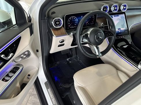 Used 2025 Mercedes-Benz GLC 300 4MATIC image 14