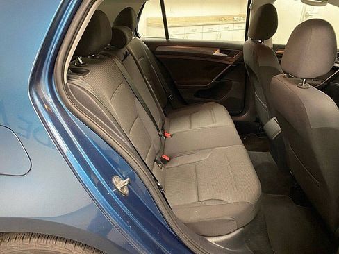 Used 2019 Volkswagen Golf SE image 16