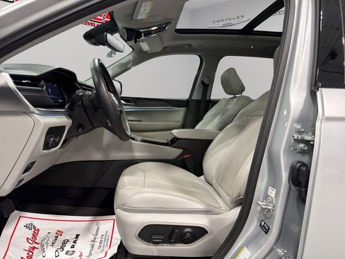 Used 2022 Jeep Grand Cherokee L Overland image 3