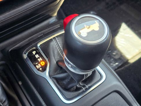 Used 2022 Jeep Wrangler Unlimited Sahara AWD/4WD image 37
