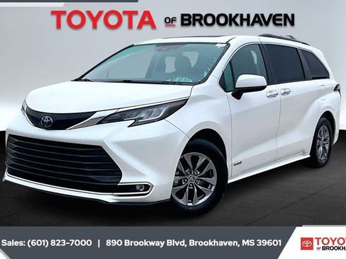 Used 2021 Toyota Sienna XLE image 10