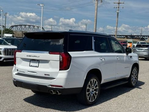 Used 2025 GMC Yukon Denali AWD/4WD image 6