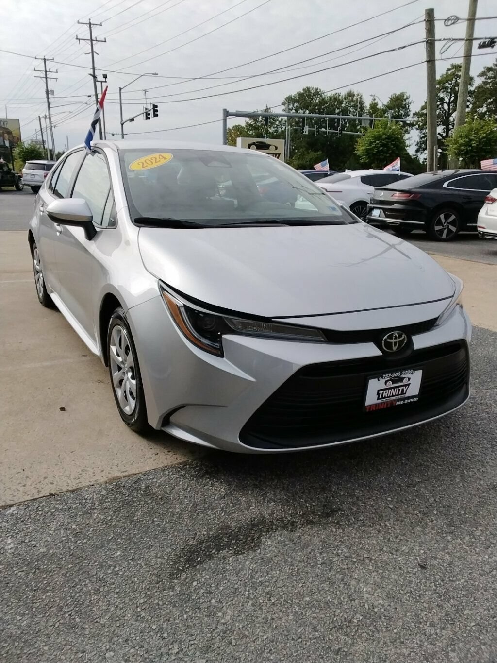 Used 2024 Toyota Corolla LE FWD image 5