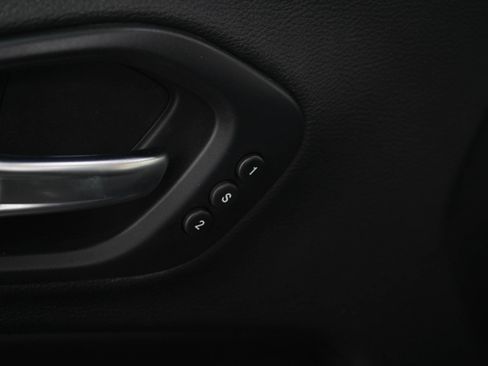 Used 2019 Jeep Cherokee Limited AWD/4WD image 23