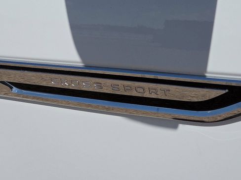 Used 2025 Volkswagen Atlas Cross Sport SE FWD image 20