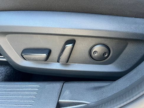 Used 2025 Nissan Rogue SV AWD/4WD image 18