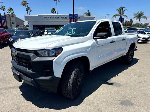 Used 2025 Chevrolet Colorado W/T AWD/4WD image 11