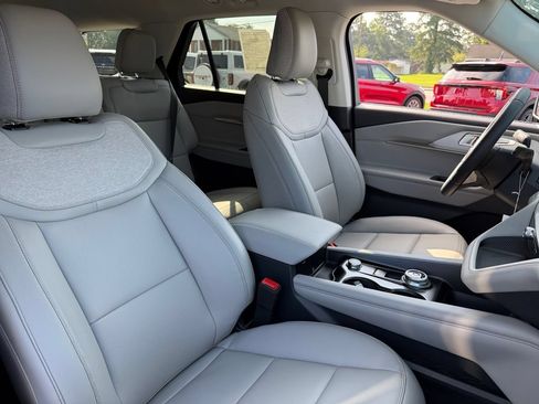 New 2026 Ford Explorer Active w/ Active Comfort Package RWD image 17