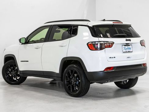 Certified 2025 Jeep Compass Latitude w/ Convenience Group AWD/4WD image 28