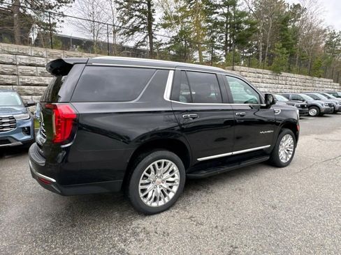 Used 2024 GMC Yukon SLT w/ SLT Luxury Package AWD/4WD image 3