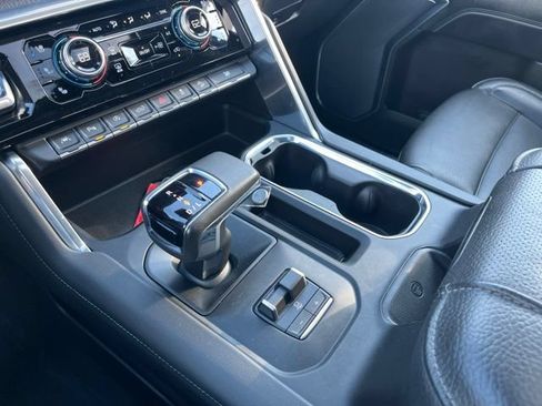 Used 2022 GMC Sierra 1500 Denali AWD/4WD image 25