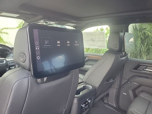 New 2026 GMC Yukon XL Denali w/ Denali Reserve Package RWD image 13