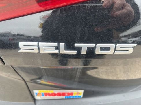 Certified 2022 Kia Seltos EX image 36