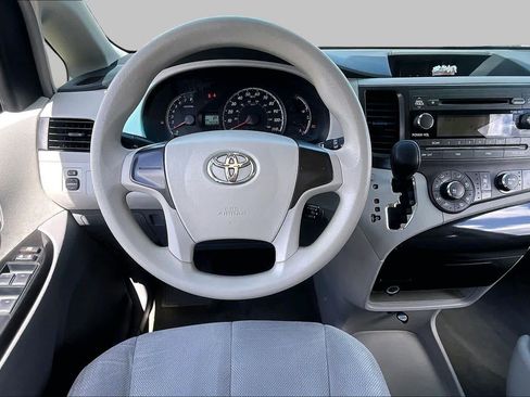 Used 2013 Toyota Sienna L FWD image 6