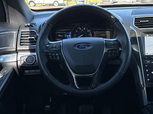 Used 2018 Ford Explorer Limited w/ Equipment Group 301A FWD image 17