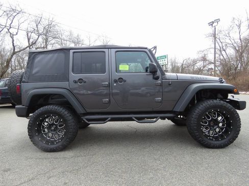 Used 2018 Jeep Wrangler Unlimited Sport image 4