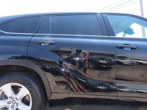 Used 2020 Toyota Highlander LE AWD/4WD image 22