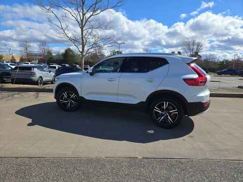Used 2025 Volvo XC40 B5 Core image 4
