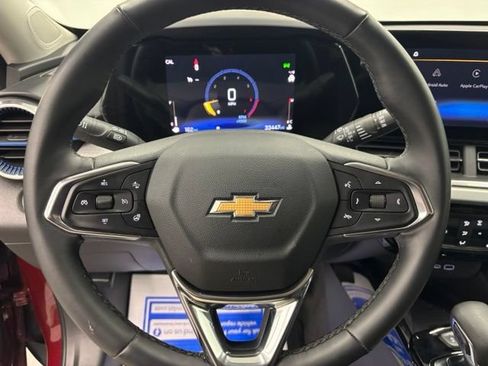 Used 2025 Chevrolet Trax LT w/ Sunroof Package FWD image 20