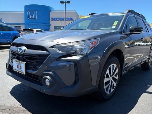 Used 2023 Subaru Outback Premium AWD/4WD image 7