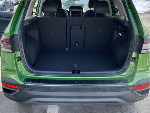 New 2026 Volkswagen Taos SE image 36