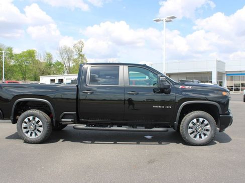 Used 2026 Chevrolet Silverado 2500 Custom w/ Custom Value Package AWD/4WD image 10