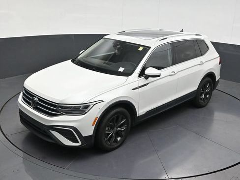 Used 2023 Volkswagen Tiguan SE w/ Panoramic Sunroof Package FWD image 15