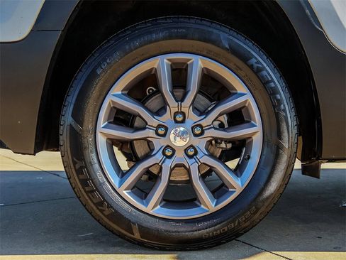 Certified 2023 GMC Terrain SLT image 9