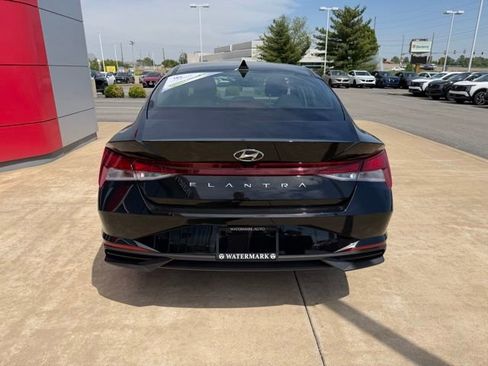 Used 2023 Hyundai Elantra SEL w/ Convenience Package FWD image 6