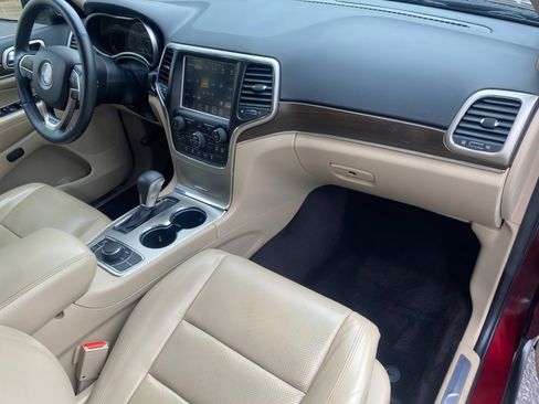 Used 2017 Jeep Grand Cherokee Limited w/ Luxury Group II image 32
