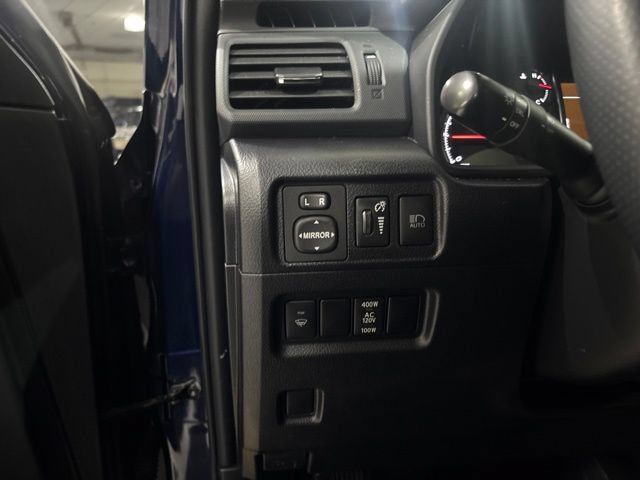 Used 2021 Toyota 4Runner Venture w/ Moonroof Package AWD/4WD image 14