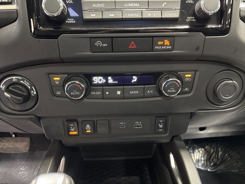 Used 2024 Nissan Frontier SL image 19