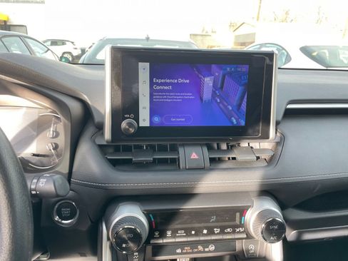 Used 2025 Toyota RAV4 XLE image 18