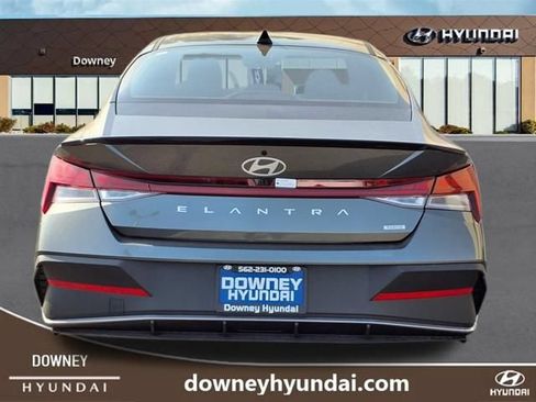 Used 2025 Hyundai Elantra SEL FWD image 4