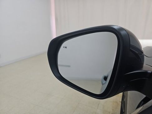 Used 2025 Chevrolet Trax ACTIV w/ Sunroof Package image 29